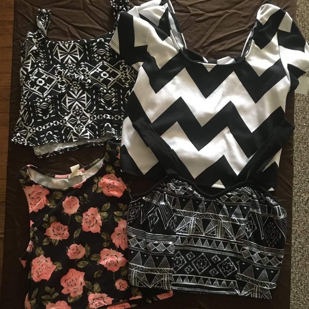 4 Crop Tops  - Size Large